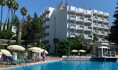 Herceg Noviban van a Hunguest Hotel Sun Resort, - mely Mészáros Lőrinc érdekeltségébe tartozik az Opus Global Nyrt.-n keresztül. A szálloda fejlesztésére a magyar állam 1,025 milliárd forint vissza nem térítendő támogatást nyújtott, vajon szó volt-e a közbeszerzésekről?