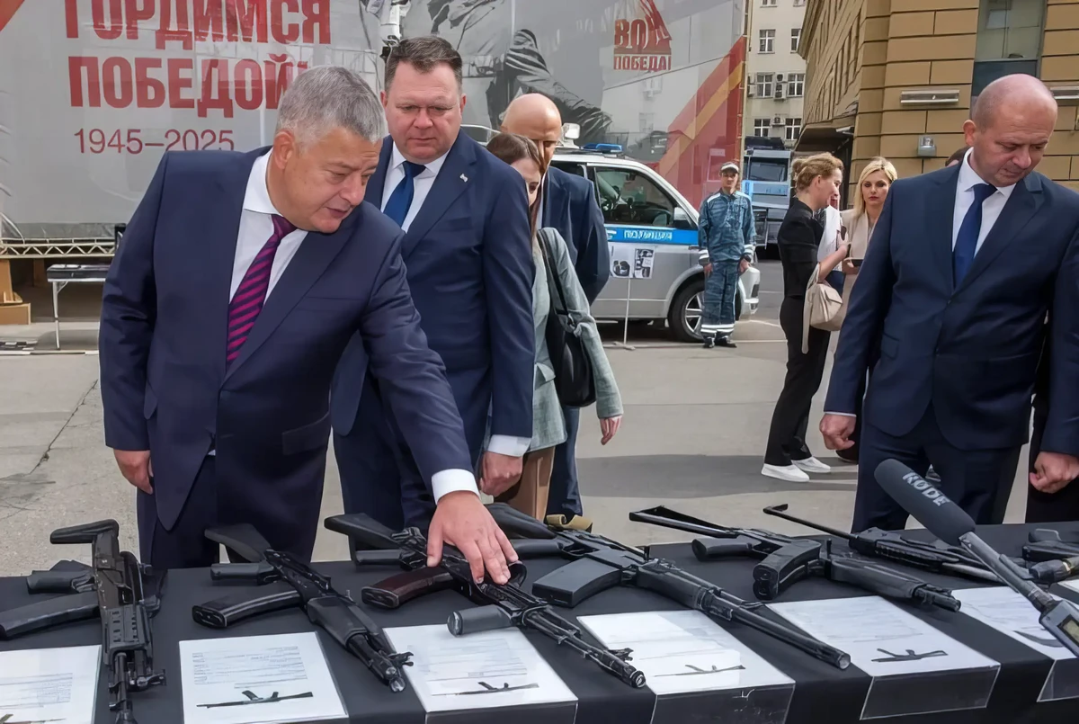 A boszniai szerb rendőrség Moszkváról veszi a példát 3 A két boszniai szerb rendőri vezető ismerkedik az orosz módszerekkel