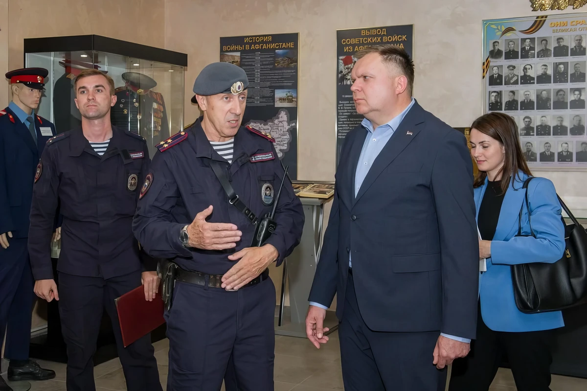 A boszniai szerb rendőrség Moszkváról veszi a példát 4 Budimir muzeális értéket képviselő rendőrökkel is találkozott Moszkvában