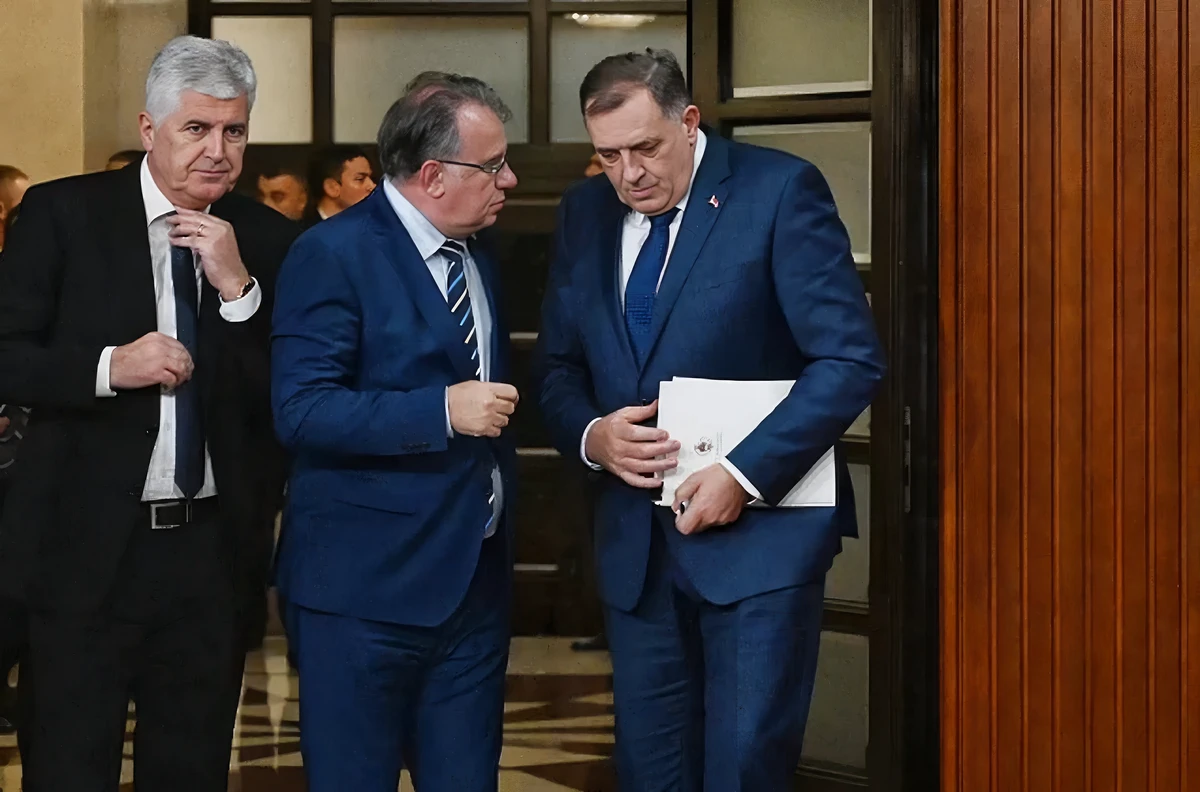 A harmadik entitás, régi álom, új válság Boszniában 4 Dodik és Covic Nermin Niksic (középen) társaságában (Forrás: Klix)