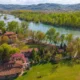 A Sunčana Reka etno falu a Drina partján Banja Koviljačában, ahol a kiképzés zajlott a feltételezett moldovai zavargások előidézésére