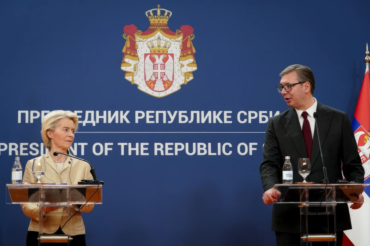 Vučić: Szerbia világbajnok a gyülekezés szabadságának tekintetében 4 Kifejező tekintettek: szemkontaktus mosoly nélkül, a szimpátia elmaradt