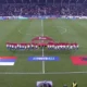 A két csapat felsorakozott a kezdéshez, játékot ugyan nemigen lehetett látni, de nacionalizmusból nem volt hiány