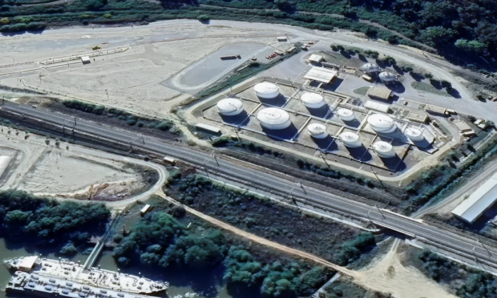 A MOL karlócai tárolója a világűrből is látszik (Forrás Google Earth)