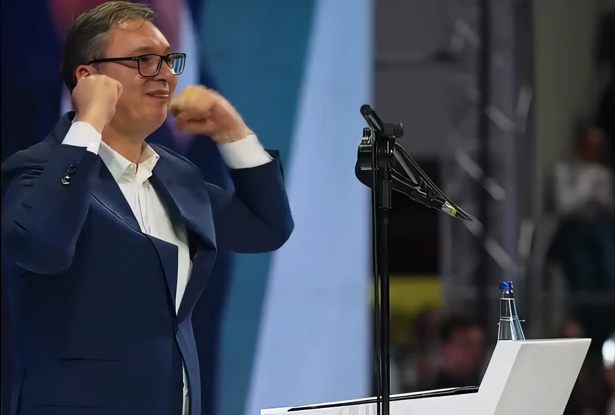 A szerb elnök újabb alkalmat talált, hogy ünnepeltesse magát a Szerb Haladó Párt 17. születésnapján