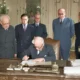 1945. október 19-én Edvard Beneš elnök elrendelte, hogy a Csehszlovák Köztársaság területén élő német és magyar állampolgárságú személyek teljes vagyonát állami kezelés alá helyezzék. Ezt követően mindkét kisebbség tagjai ellen vad és összehangolt kiűzetések indultak