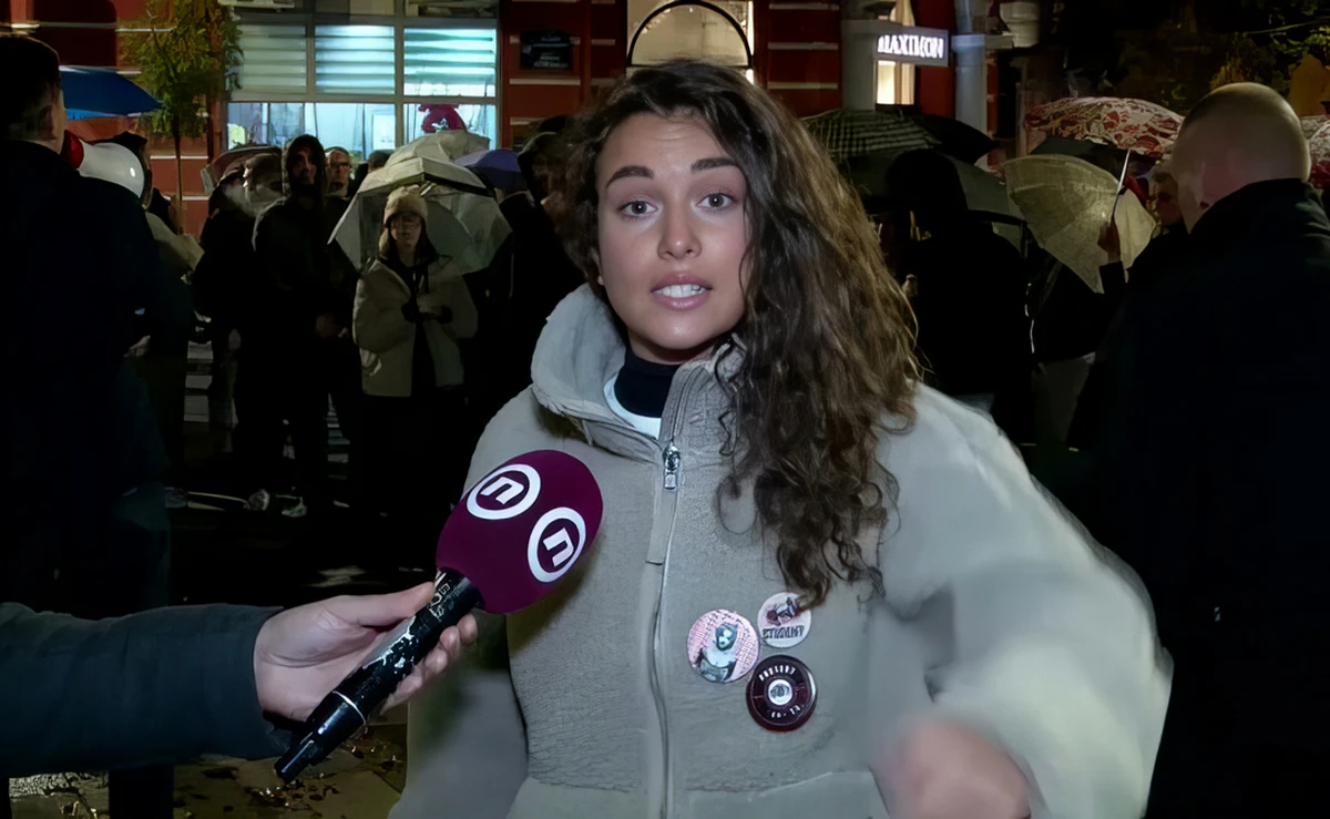 Gyerünk, emberek, csináljatok ti is egy kicsit, ne üljetek otthon, és ne sírjatok, gyertek ki az utcára, és álljatok mellém! - mondta ez a diáklány a Nova TV műsorában
