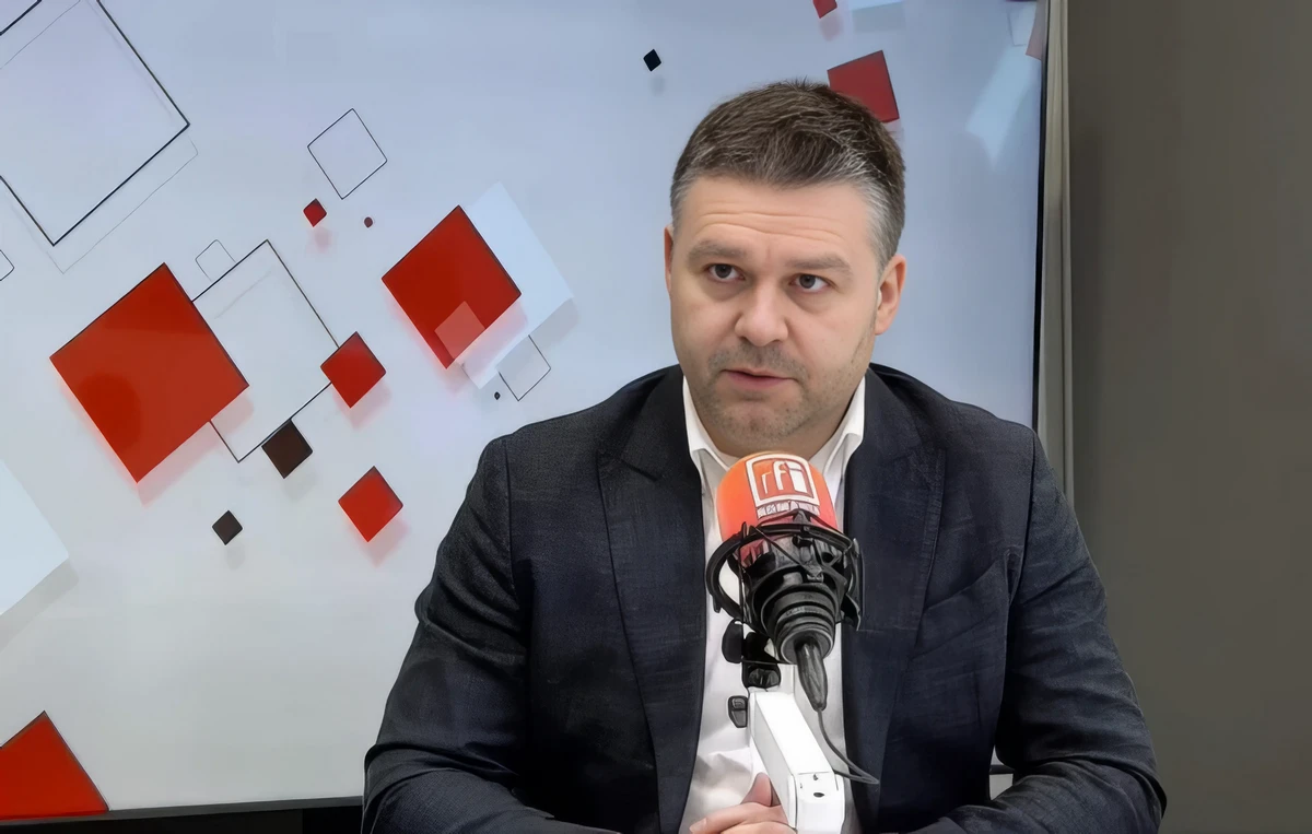 Ciprian Ciucu szerint 6. szektor személyi nyilvántartási osztálya pert indított bizonyos, moldovai, ukrán és orosz állampolgároknak kiadott dokumentumok érvénytelenítése érdekében