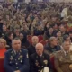 A hallgatóság egy része. A patriarchátus azt állítja, hogy az „Avem o țară” (Van egy hazánk) című dal szövegét tévesen tulajdonítják Radu Gyrmek