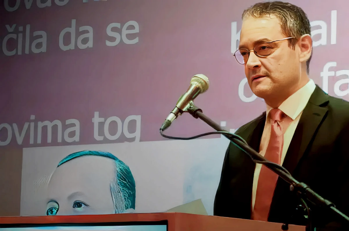 Megbüntették a törököket a semmiért? 3 A török nagykövet szerint a török és montenegrói nép közötti barátságot a közös történelem, vagyis a közös múlt alapozza meg. A hivatalos török retorika a balkáni népek esetében újabban gyakran hivatkozik a közös múltra, amivel nem minden esetben kelt szimpátiát