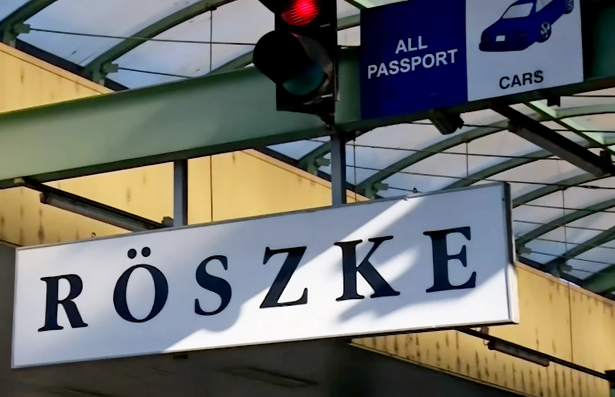 A Horgos-Röszke határátkelő évek óta Isten csapásának számít, és általában nem a szerb határőrök miatt. Annak idején Pásztor István, VMSZ-elnök személyesen interveniált a szerb elnöknél és a magyar miniszterelnöknél, nem ért semmit
