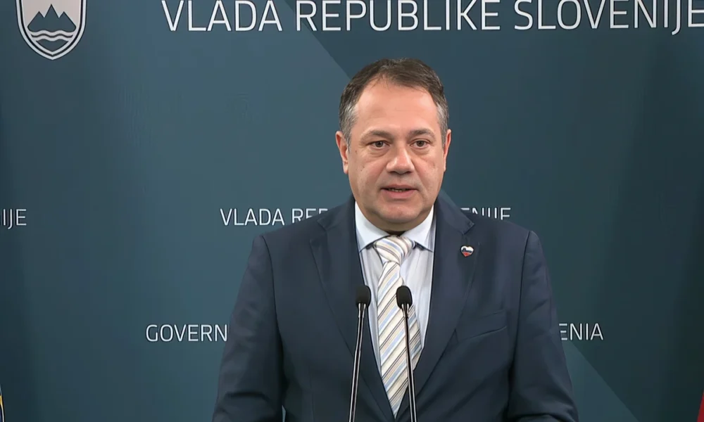 Matej Arčon szlovén miniszterelnök-helyettes közölte, hogy a ljubljanai kormány szerint a horvát Fina, mint a Ljubljanai Értéktőzsde jövőbeli minősített részvényese, nem élvezi a banki törvény 73. cikkében meghatározott jó hírnevet