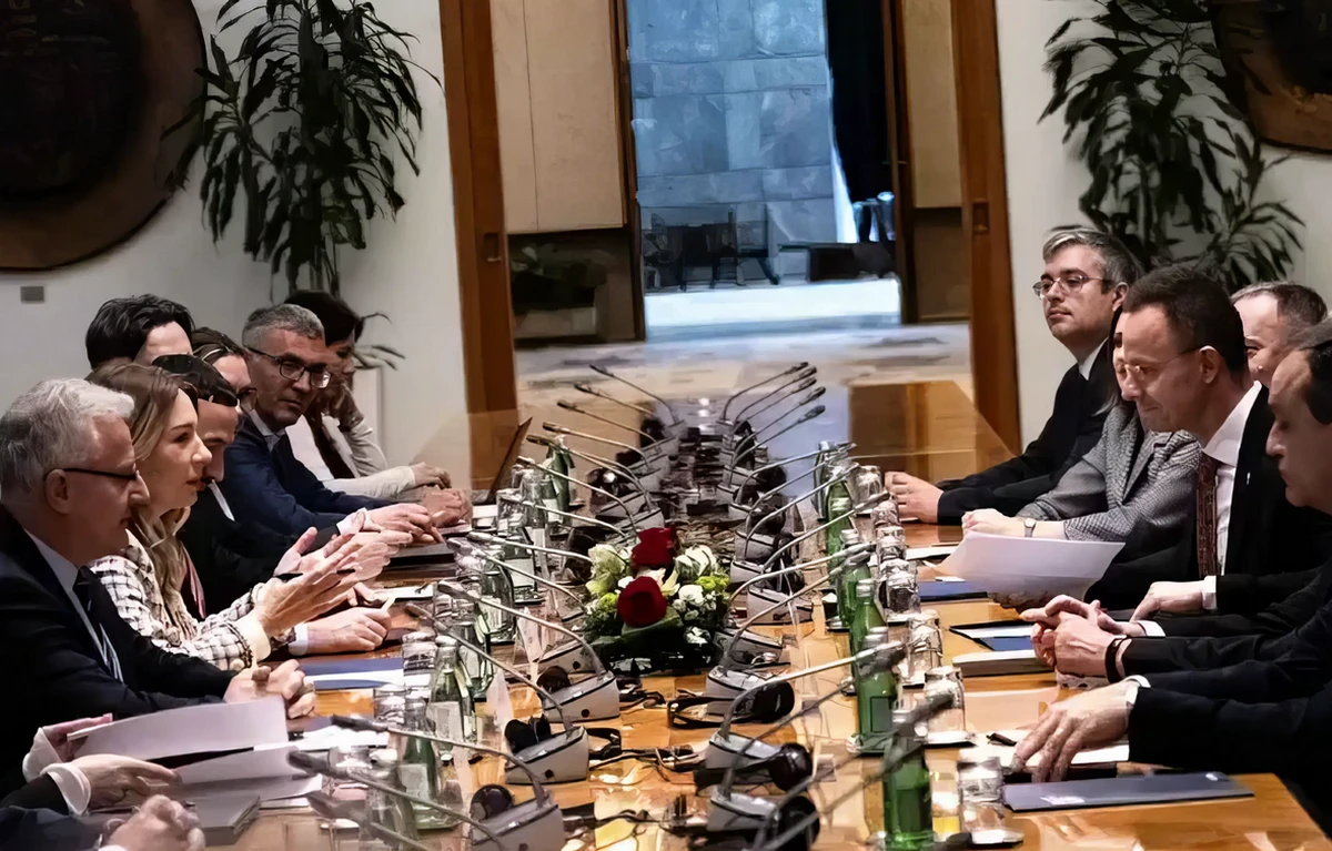 A tárcavezető a szerb energiaügyi miniszterrel, Dubravka Đedović Handanovićtyal folytatott egyeztetését követően aláhúzta, hogy Szerbia számíthat Magyarország támogatására (Forrás: Facebook, Szijjártó Péter)