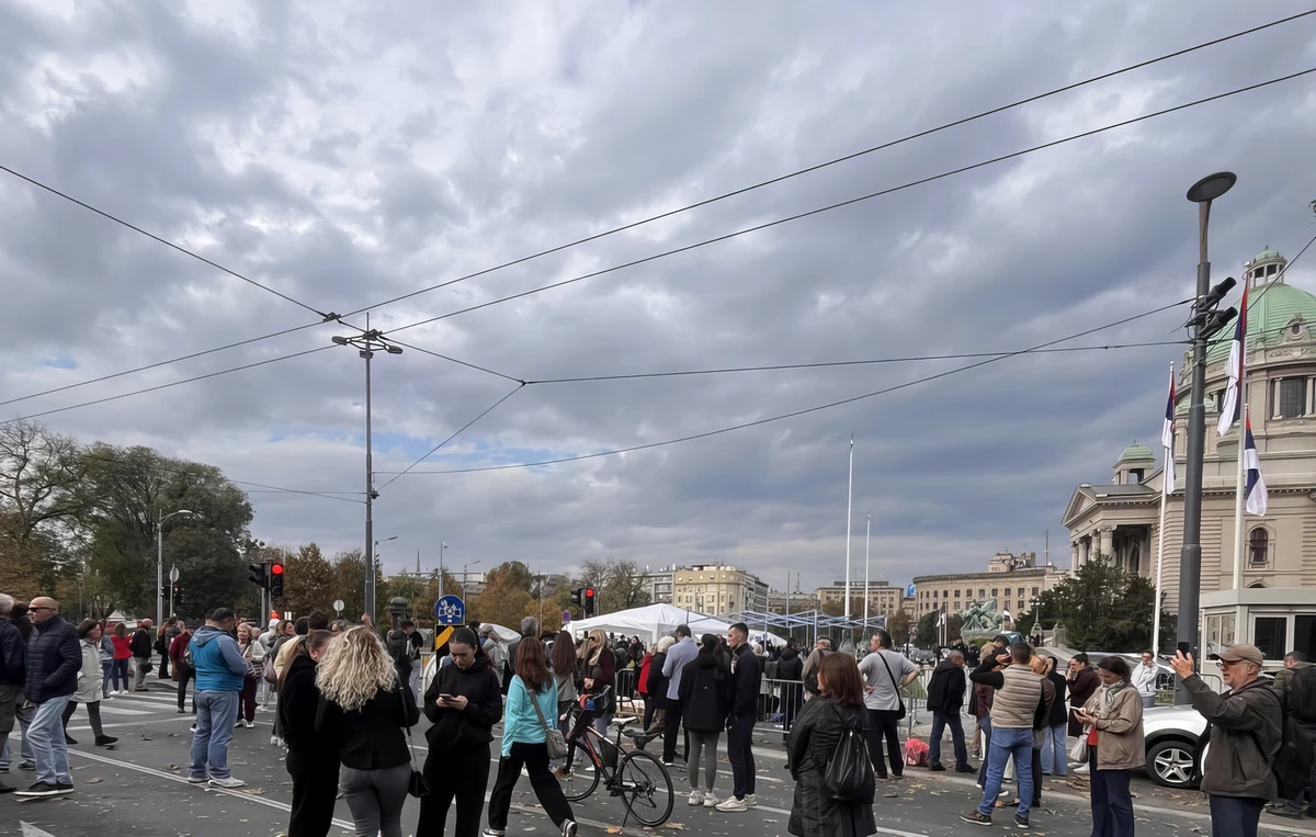 Viharfelhők gyülekeznek  a szerb parlament felett