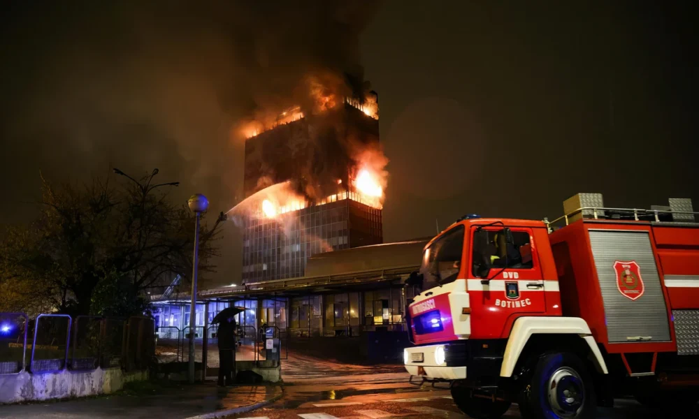 Az éjszaka gyulladt ki, és még mindig ég a zágrábi Vjesnik kiadó- és irodaház épülete