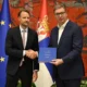 Boldog vagyok, hogy átvehettem az Európai Bizottság éves jelentését a szerbiai helyzetről, és hálás vagyok az összes elemzésért, beleértve azokat is, amelyekkel nem értek egyet - mondta a szerb elnök Belgrádban az uniós országjelentés átvételét követően (Forrás: szerb elnöki Instagram)