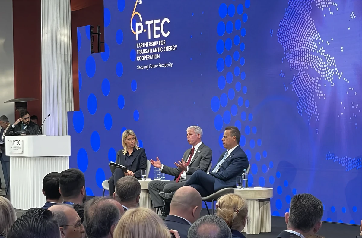 A 6. Transzatlanti Energiaügyi Együttműködési Partnerség (P-TEC) Athénban vette kezdetét, ahol Chris Wright amerikai energiaügyi miniszter kijelentette. hogy „lehetőség van az összes orosz gáz helyettesítésére” Európában. Most már legalább nem titkolják, hogy mi a cél. Ezt szolgálja a boszniai déli gázvezeték is