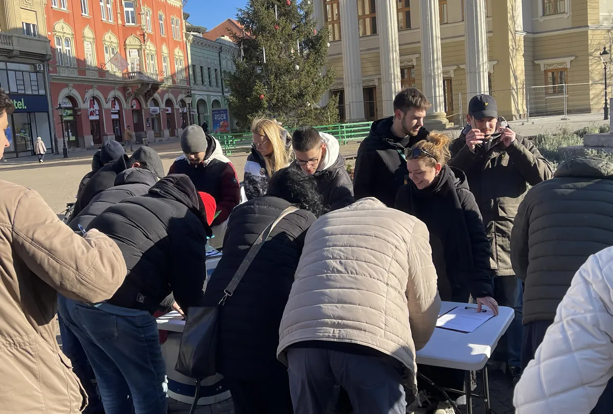 Megjósolható-e a támogatói aláírások alapján az egyetemisták győzelme? 2 Csak Szabadkán több mint hétezer aláírás gyűlt össze