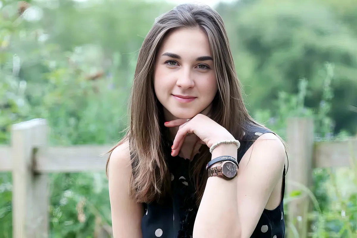 A boszniai háború erőszakában fogant csecsemőt egy brit házaspár fogadta örökbe 3 Lejla Damon jótékony küldetéseket vállal (Forrás: Standard)