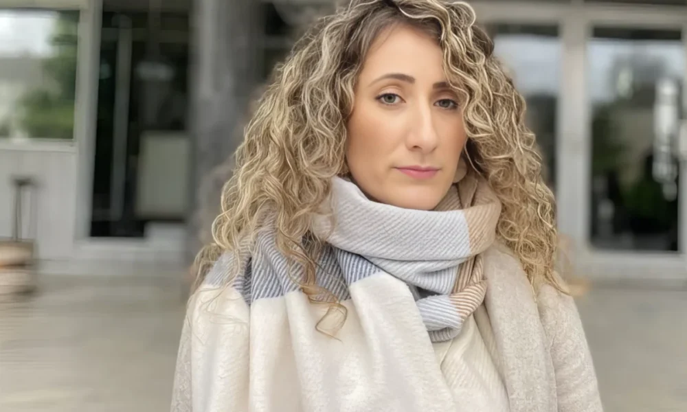 Aleksandra Stojsavljević szerint a támadás a családja ellen irányult, és annak ellenére nem anyagi jellegű, hogy az autóját gyújtották fel. Az ügyészek tiltakoznak kolléganőjük megfélemlítése miatt