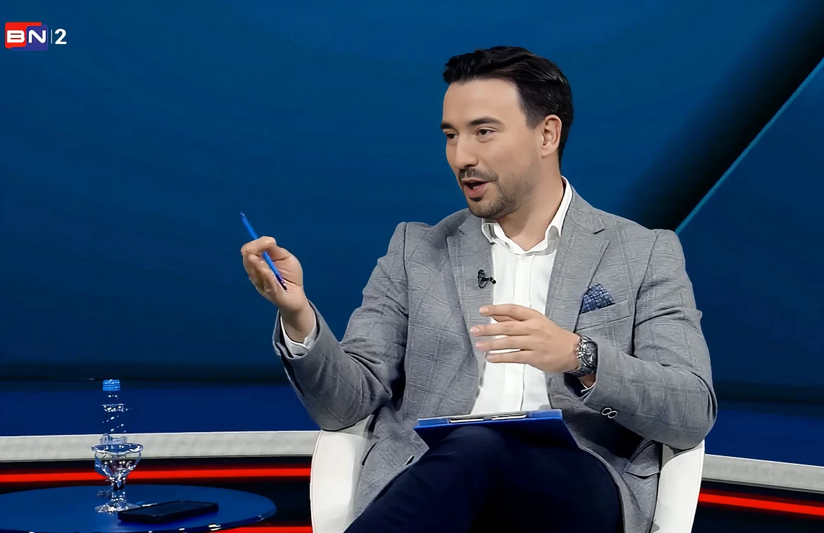 A választás mostanság nem a demokrácia, hanem az autokrácia ünnepe 3 A műsorvezető Marko Jeremić volt