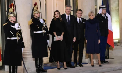 Francia-horvát családi fotó díszőrséggel: Andrej Plenković franciaországi látogatásának kezdetén