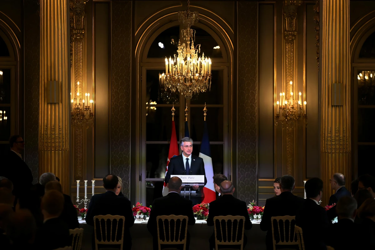 Díszvacsora az Elysée-palotában