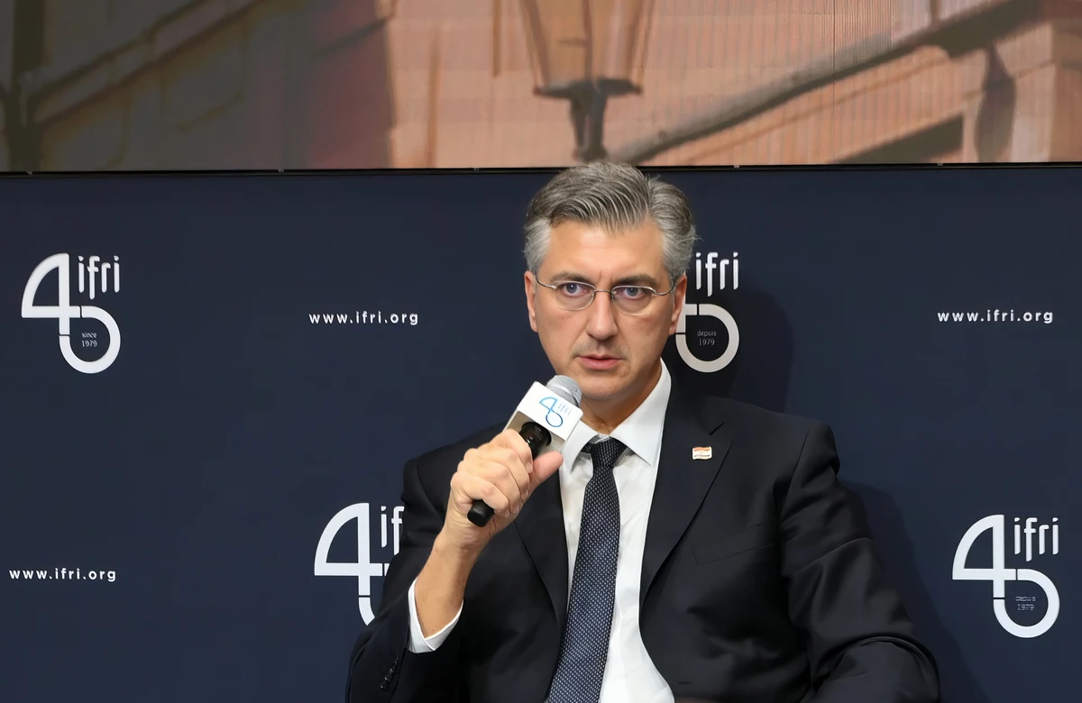 A Francia Nemzetközi Kapcsolatok Intézetében tartott előadásában a horvát miniszterelnök kijelentette, hogy a nemzetközi rend mélyreható átalakuláson megy keresztül, Európa biztonsága veszélyben van, és ezért a védelmi beruházások prioritást élveznek az európai kontinens számára