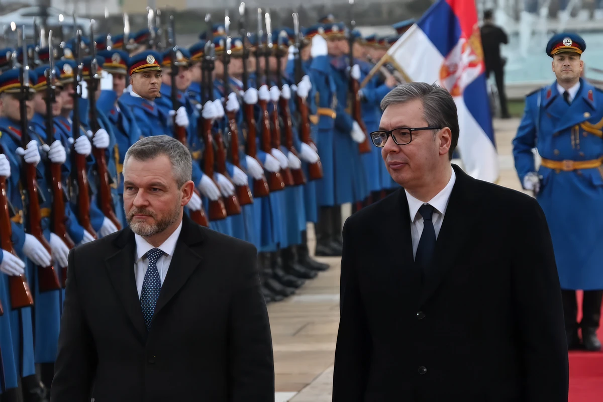 A különösen fontos személyeknek kijáró katonai díszőrséggel súlyosbított elnöki találkozó Belgrádban, nem mindenki kapja ezt meg (Forrás: szerb elnöki Instagram)