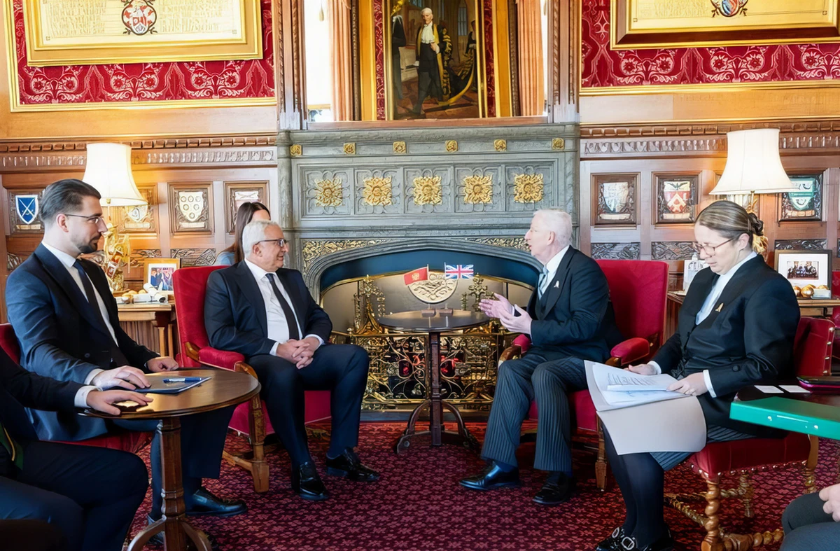 Cordon sanitaire: Andrija Mandić, a montenegrói parlament elnöke Sir Lindsay Hoyle-nak, a brit alsóház elnökének meghívására járt Londonban