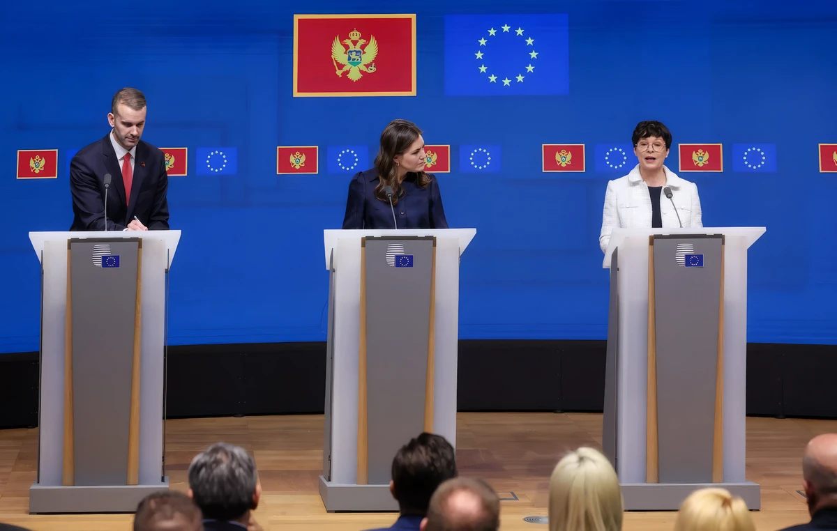Montenegró öt csatlakozási fejezetet zárt le, a képen Milojko Spajić, Marie Bjerr, Marta Kos