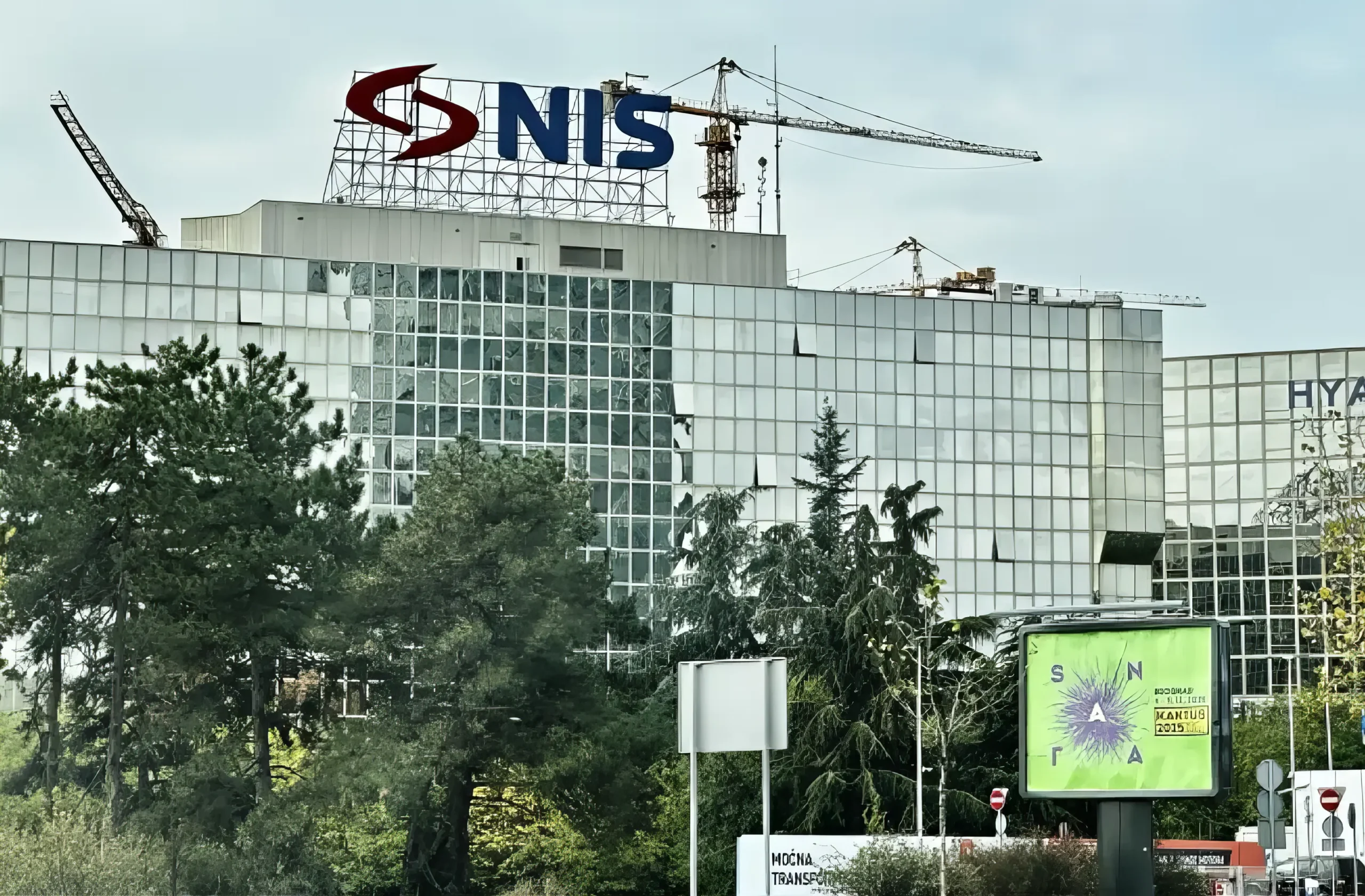 Pancsova leáll, Szerbia nem kapta meg az OFAC-engedélyt 2 A NIS hosszú ideig Szerbia egyik legértékesebb és legnagyobb vállalata volt, de az amerikai szankciók és a pancsovai finomító leállása miatt 2025-ben elveszítette stabil piaci pozícióját, így jelenleg nem tekinthető az ország legértékesebb cégének