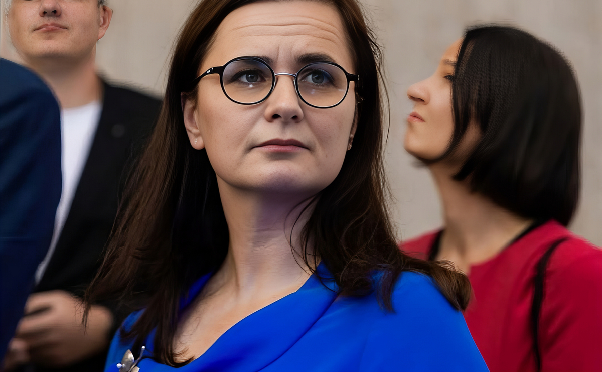 Balkáni állapotok a pozsonyi parlamentben – büntethetővé vált a Beneš-dekrétumok kritikája 2 - Ez a hölgy olyan, mint egy fűrész, a vitákban a bűnözőket nyafogó, semmitmondó gazemberekké változtatja. Szorítok neki a jövőbeli munkájához, és alig várom, hogy hamarosan elbánjon egy újabb gazemberrel - írta Zuzana Mesterová egyik híve, amikor politikusnő júniusban a Progresszív Szlovákia parlamenti csoportjának elnöke lett