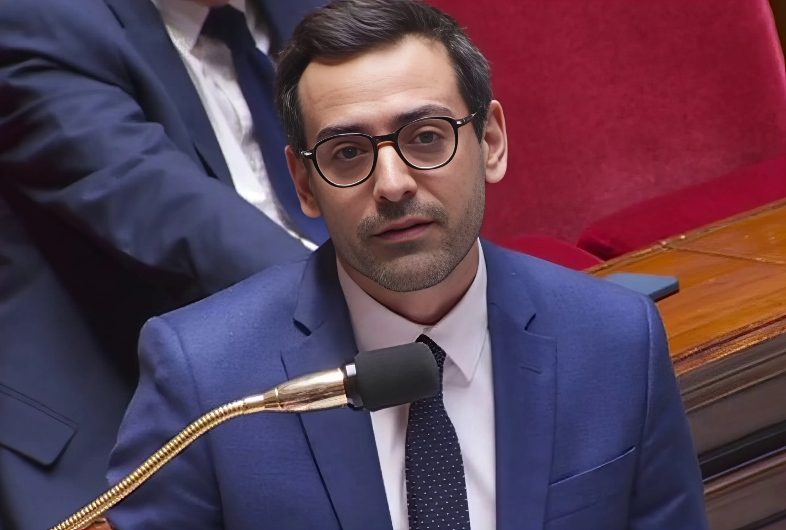 Stéphane Séjourné 2024 decemberében egy interjúban említette, hogy egy ritkaföldfém-bányával kapcsolatos megbeszélésre kellett volna Brazíliába utaznia, de az amerikaiak közbelépése miatt a látogatás meghiúsult. Európának ezúttal is sikerült pofára esnie