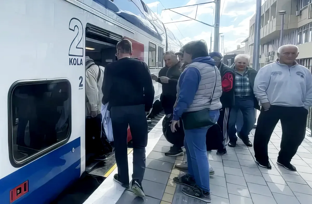 Nem stimmel a kínai vonat a Keleti peronnal 2 Amikor stimmel a peron a vonattal, beszállás Szabadkán a Sokoba (Fotó: Tómó Margaréta)