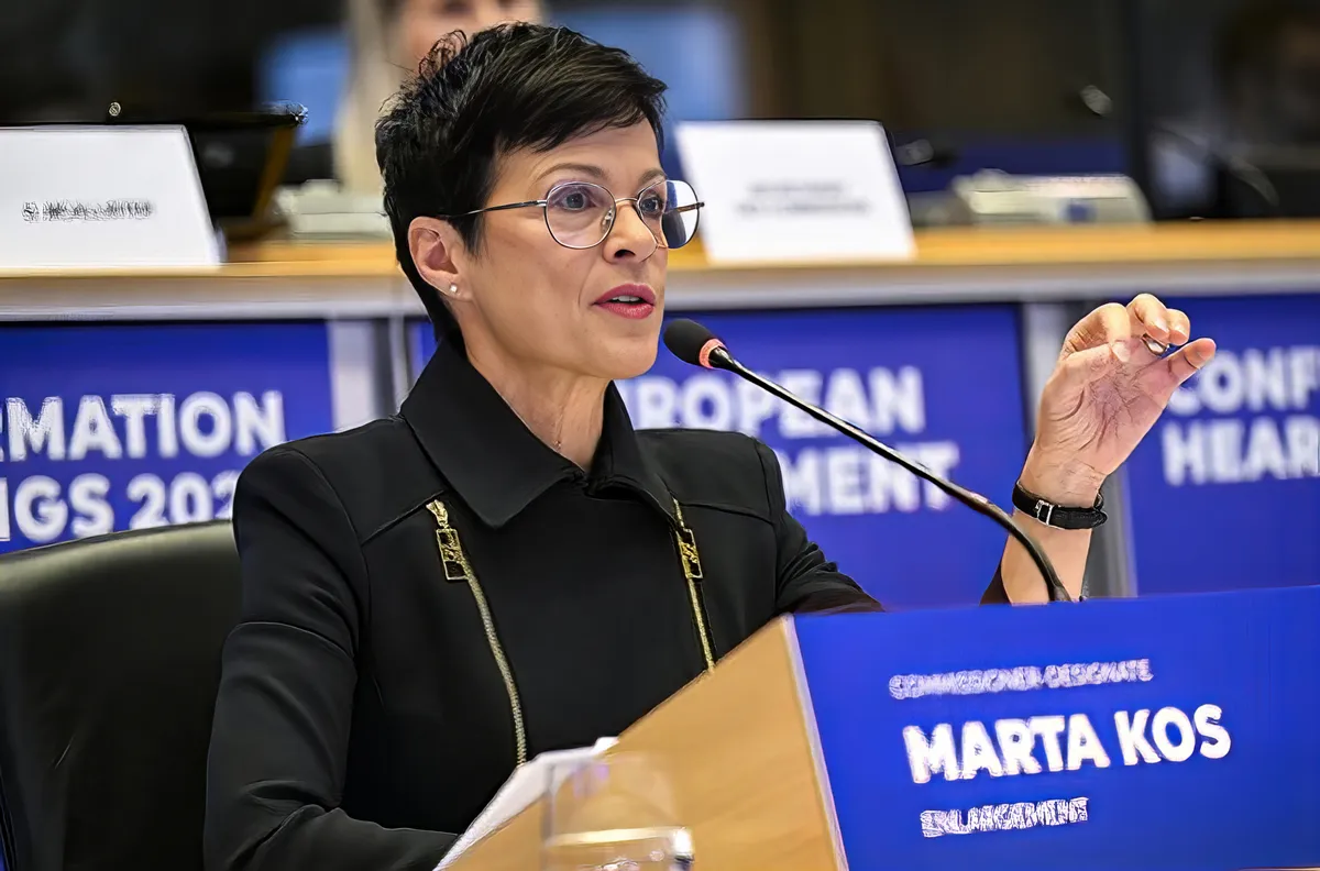 Szerbia ezzel fel is számolta a független igazságszolgáltatást? 5 Rigó Márta figyel - a Kos (feketerigó) a 9–10. leggyakoribb vezetéknév Szlovéniában - majdnem annyira elterjedt, mint Szerbiában a Farkas (Vuk) és névalakjai, ez megérne egy néplélektani elemzést