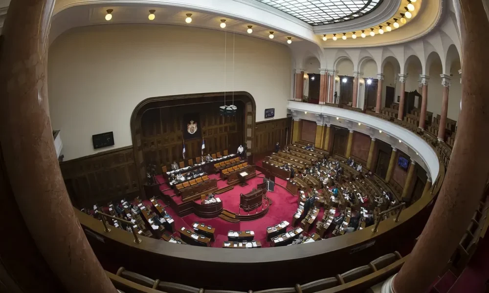 A belgrádi vezetés elfogadtatta a parlamenttel az igazságügyi csomagot, majd megtorpant egy kicsit, de egyelőre nem hátrált ki mögüle, lehet, hogy nem is fogA belgrádi vezetés elfogadtatta a parlamenttel az igazságügyi csomagot, majd megtorpant egy kicsit, de egyelőre nem hátrált ki mögüle, lehet, hogy nem is fog