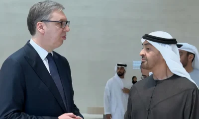 Nem csak partnerek, testvérek is. A képen Aleksandar Vucic "szerb sejk" és arab testvére Mohamed bin Zájed Ál Nahján sejk