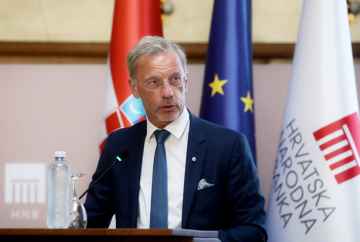 Adrej Plenković angolul gratulált az X-en a Horvát Nemzeti Bank elnökének. A horvát miniszterelnök megjegyezte, hogy Boris Vujčićot az eurócsoport hat jelölt közül választotta az Európai Központi Bank új alelnökének. Ez jelentős nemzetközi siker Horvátország számára, és erős megerősítése a kormányzó elmúlt években végzett munkájának szakértelmének és hitelességének (Forrás: X platform)