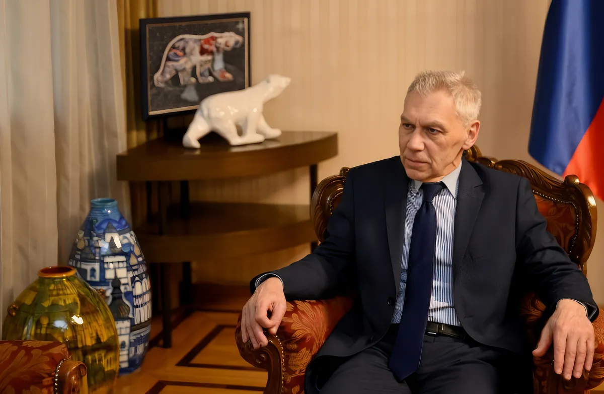 Az orosz nagykövet beélesítette a gázfegyvert, majd meghívta Szerbiát a BRICS-be 3 Az orosz nagykövet a kis csecsebecséi között