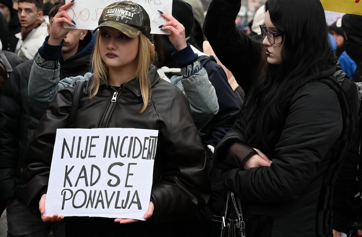 Szarajevó forrong: halálos villamosbaleset után utcán a diákok 3 Egy transzparens a tüntetésről: nem incidens, ami ismétlódik (Forrás: X platform)