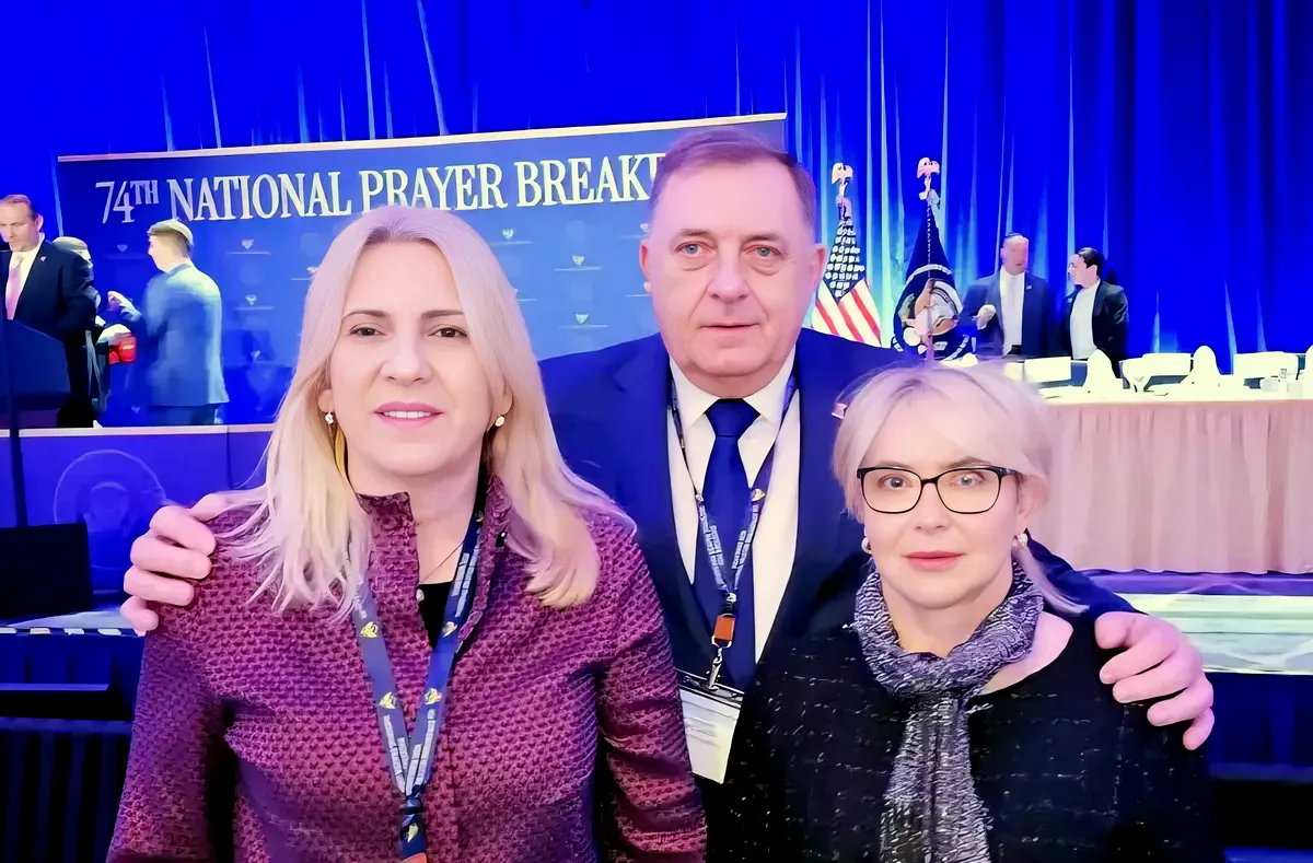 Milorad Dodik Željka Cvijanović és Ana Trišić Babić társaságában "imareggelizett" (Forrás: X platform, Milorad Dodik)