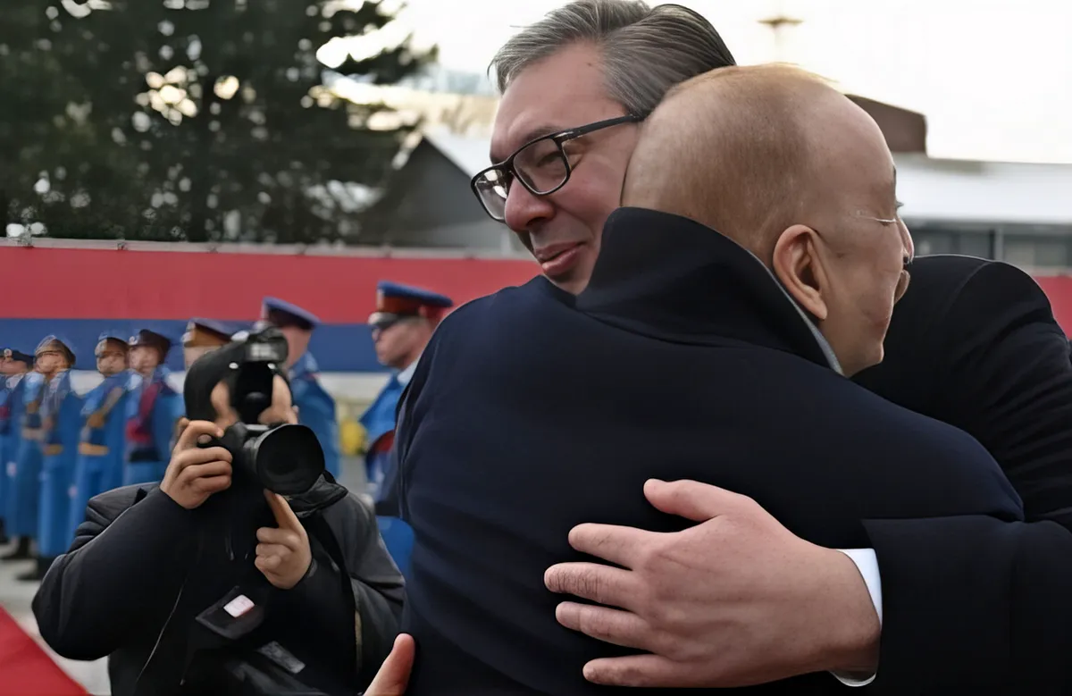 Férfias ölelés, az autoriter rendszerek szeretik egymást,: ebből a szerelemből most egy közös gázerőmű születik
