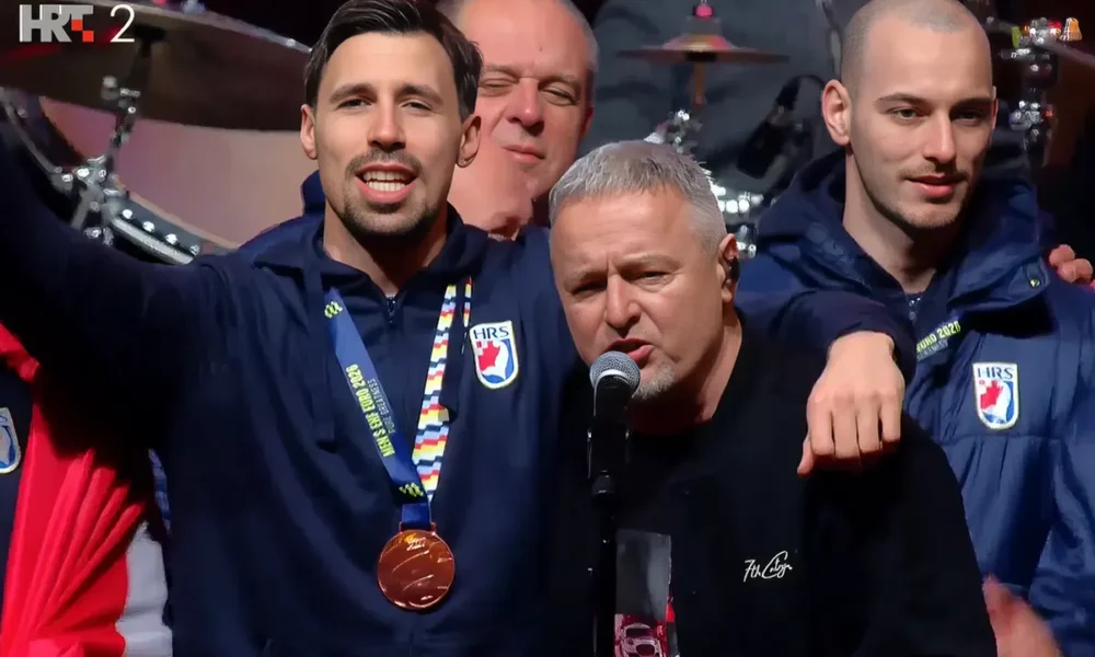 A horvát kézilabdaválogatott csapatkapitánya együtt énekelt Zágráb főterén Thompsonnal. Ezúttal nem hangzott el az usztasa felkiáltás miatt inkriminált dal
