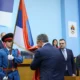 Karan letette az esküt, majd az eskütétel után megcsókolta a boszniai szerb trikolort, amely az orosz zászló fordítottja