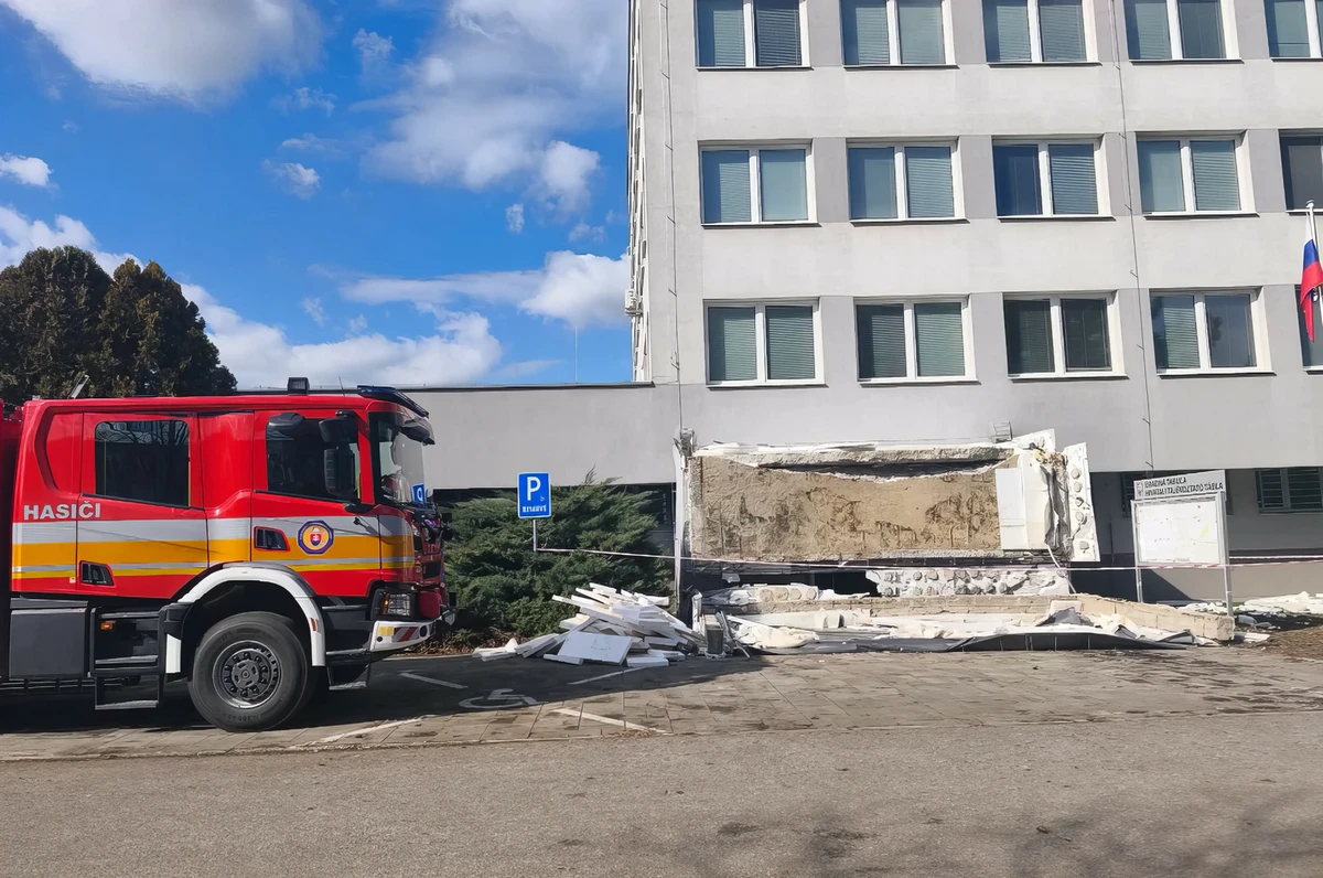 Ismét leomlott egy előtető, ezúttal Komáromban