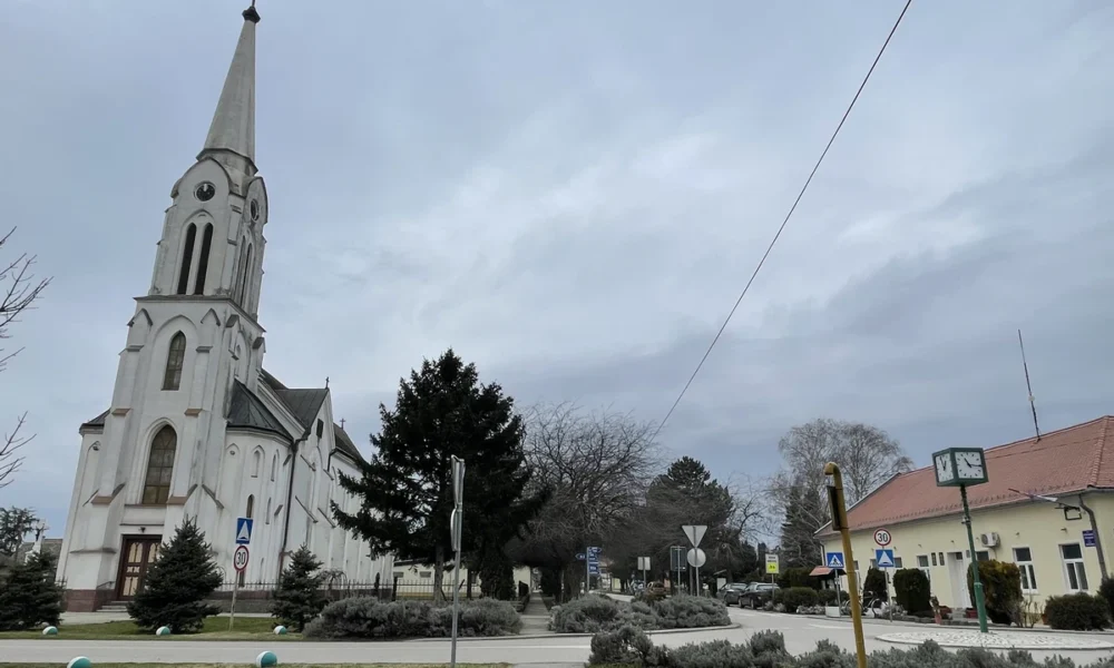 Székelykeve központja, nem csak a toronyóra mutatja az idő múlását