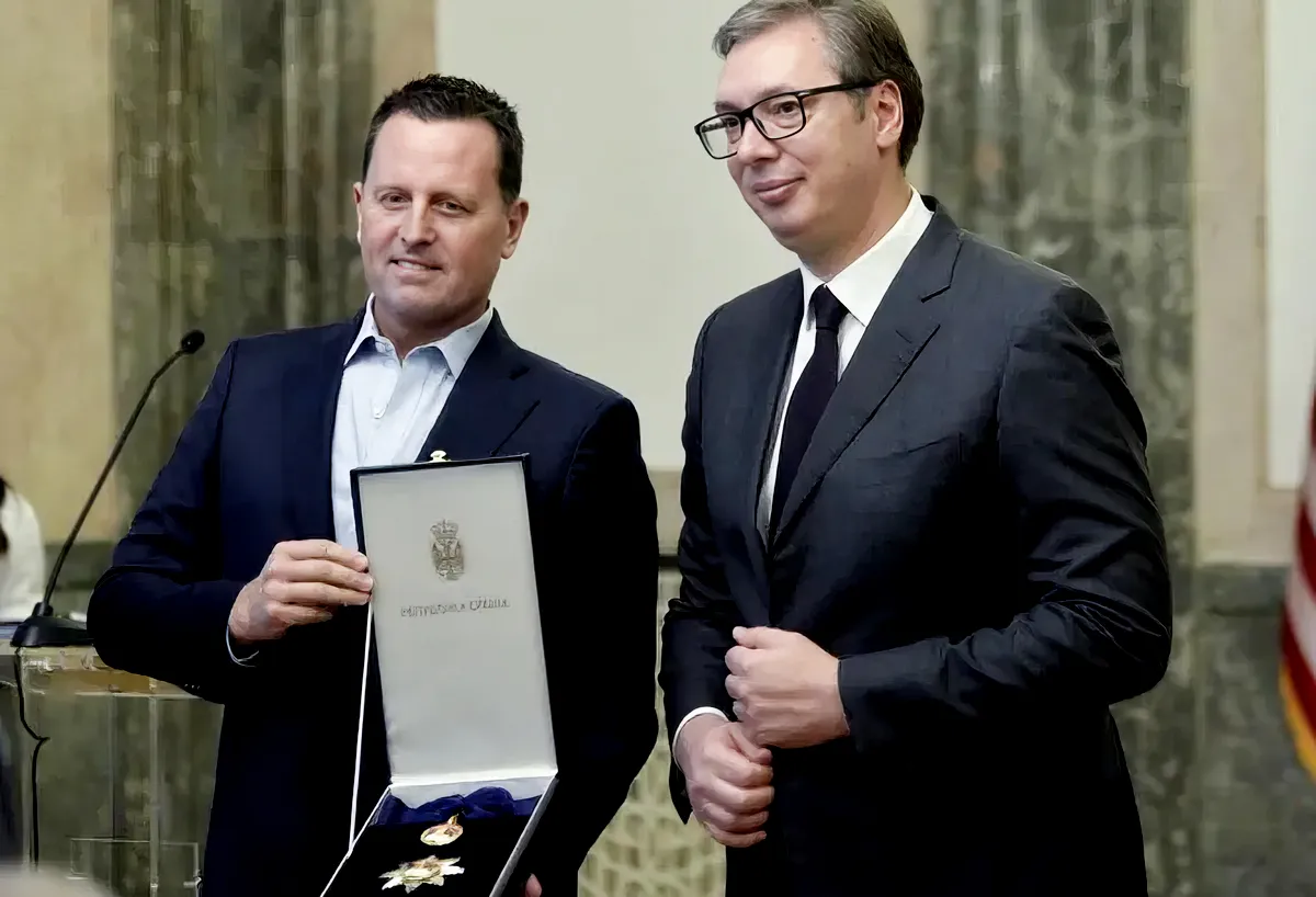 FAZ: Osmani „Trump jelöltjét” játssza, bármire kész a karrierjéért 2 Vajon kit támogatott? Richard Grenell a szerb kitüntetéssel, amelyet Jack Sparrow, vagyis Johnny Depp után második amerikai állampolgárként kapott meg Aleksandar Vučićtól (Forrás: X platform)