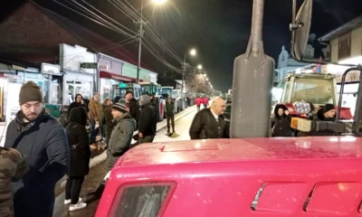 Szerbiai gazdatüntetések: traktorokkal tiltakoznak a gazdák Mrčajevciban, de nem csak ott