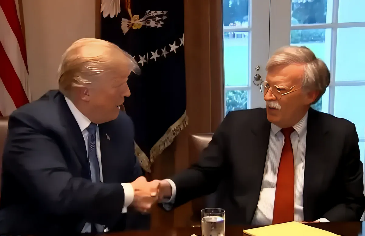 Amikor még jóban voltak, Donald Trump és John Bolton (Forrás: Screenshot, YouTube)